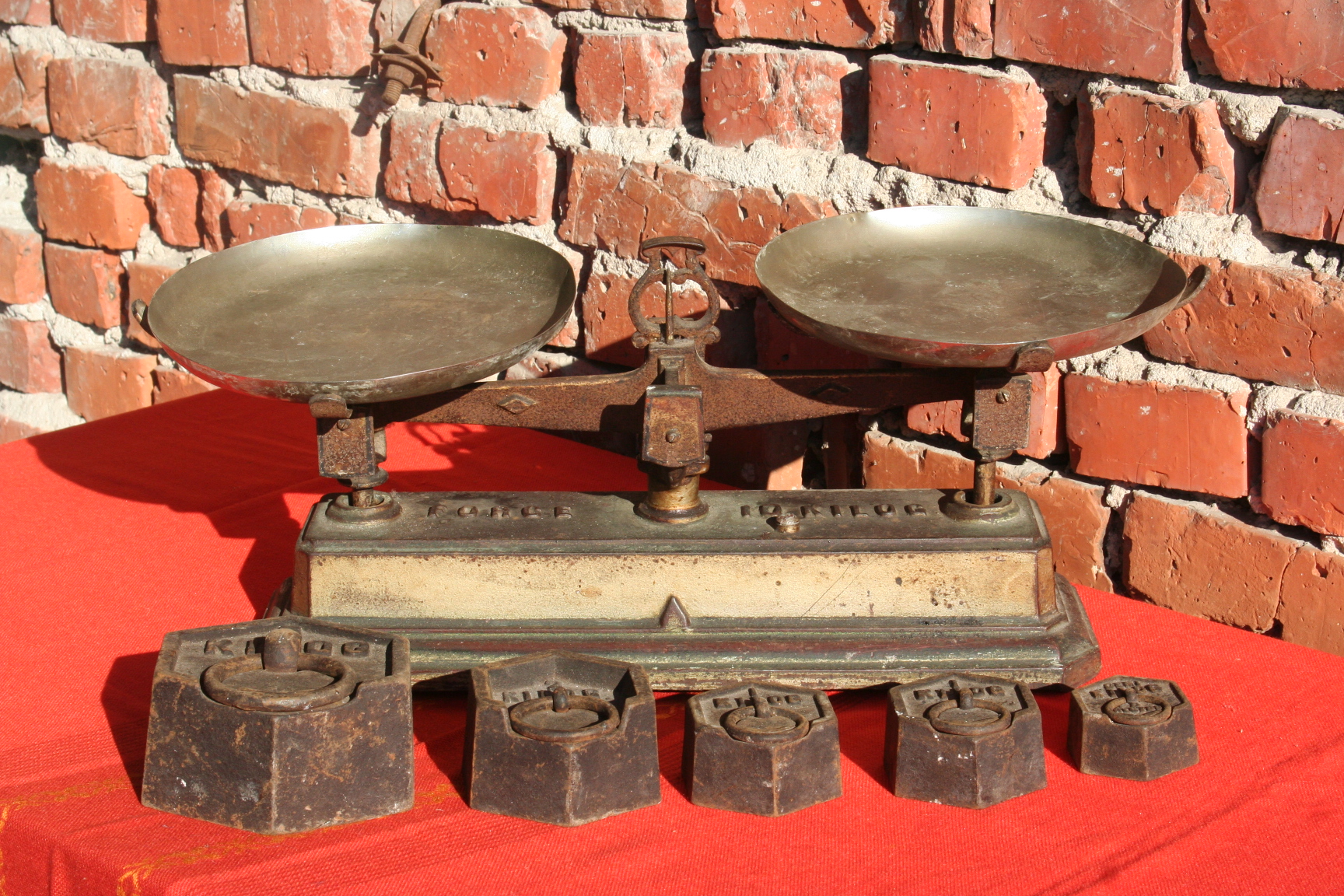  French antique scale with weights